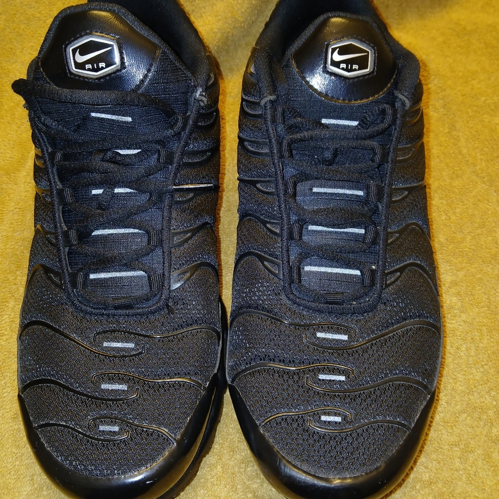 Black Air Nike...Mens 10 1/2